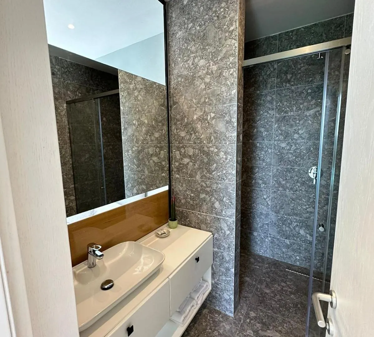 Dukes Albania Hotel Radhima